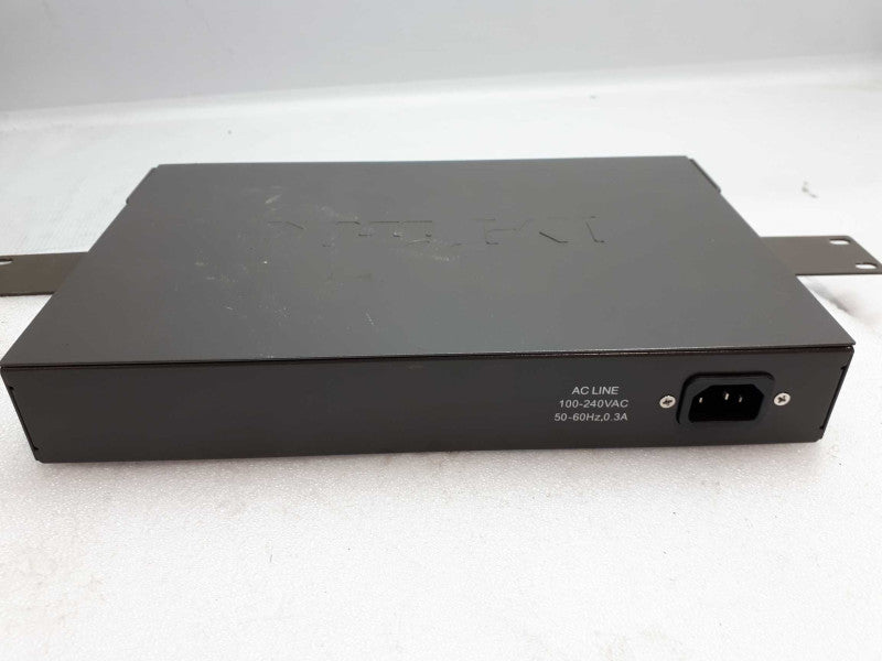 DâLink 24-Port 10/100 Fast Ethernet Unmanaged Switch DES-1024D &