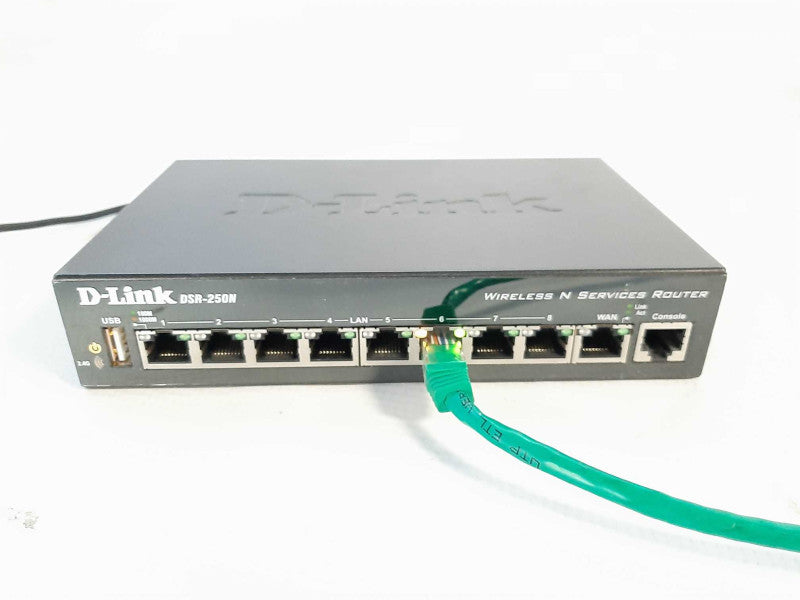 D-Link DSR-250N 250 Mbps 8-Port Wireless VPN Router $