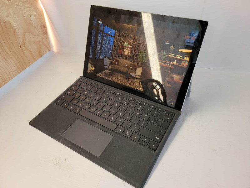 Microsoft Surface 5 - i5-7300U 2.6GHz, 8GB RAM, 256GB SSD