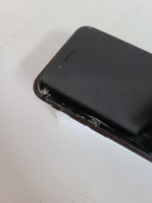 iPhone 8 64GB - READ
