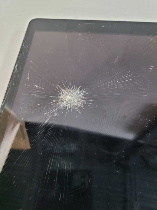 Apple iPad 9.7\\" 6th Gen Activation locked - READ