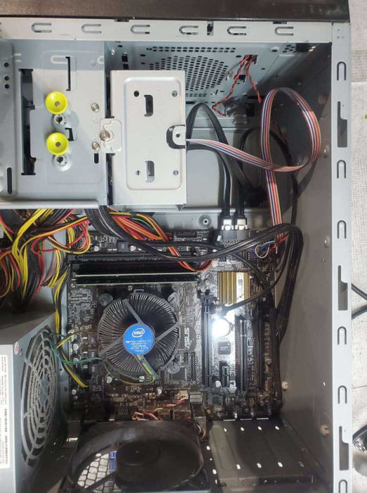 Custom Desktop( i5 - 6400 CPU @ 2.70Ghz) 16GB DDR4 Q