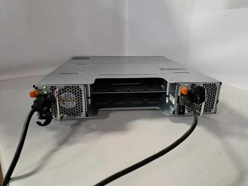 Dell Compellent SC220 Storage Array 24x 2.5\\" Bays No Controllers 2x PSU )