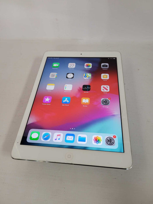 iPad Air 1st Gen 32GB - READ