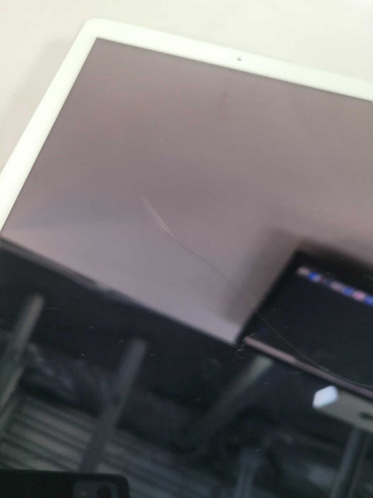iPad Air 1st Gen 32GB - READ