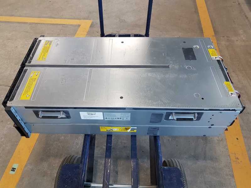 HP Storageworks D6000 Array - No Drives included - No Caddies - 2x shelves Q
