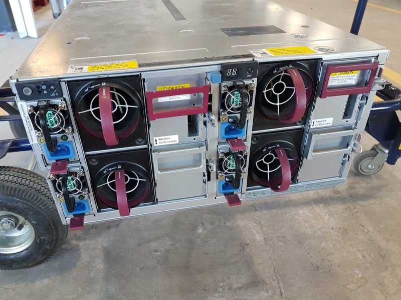 HP Storageworks D6000 Array - No Drives included - No Caddies - 2x shelves Q