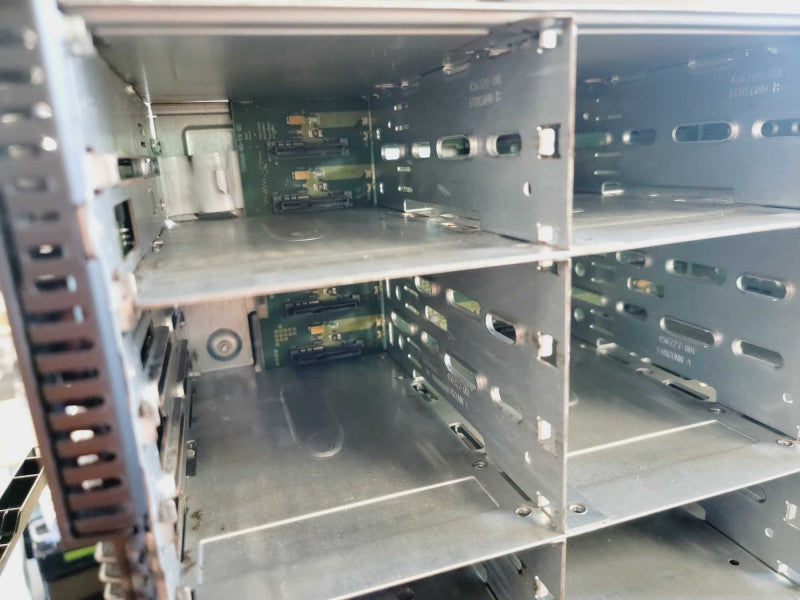 HP Storageworks D6000 Array - No Drives included - 70x 3.5\\" No HDD/Caddies Q(