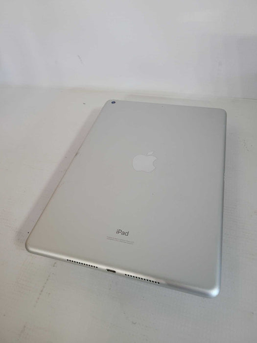 iPad 8th Gen 32GB - READ