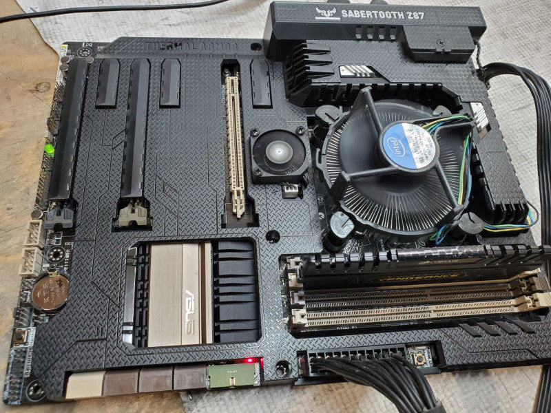 Asus Sabertooth Z87 Motherboard with i7-4770 @ 3.40 GHZ 8GB DDR3 *READ*