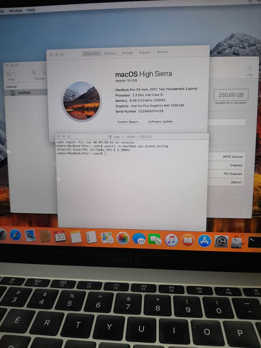 MacBook Pro 2017 13\\" i5-7360U, 8GB DDR3, 256GB SSD Î² *READ*