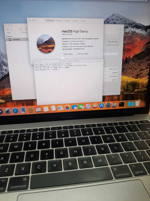 MacBook Pro 2017 13\\" i5-7360U, 8GB DDR3, 256GB SSD Î² *READ*