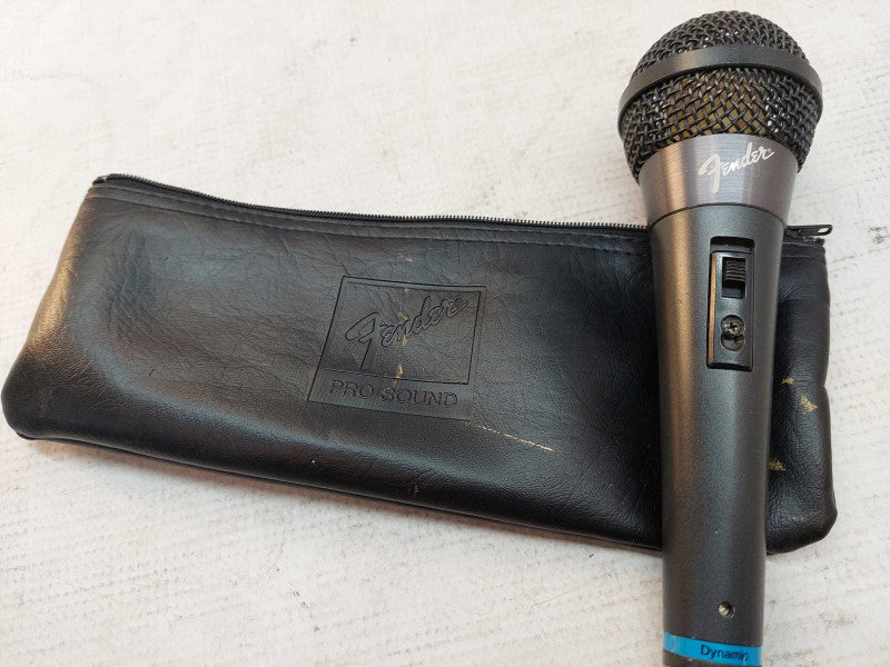 Fender D4 Microphone with Fender Pouch