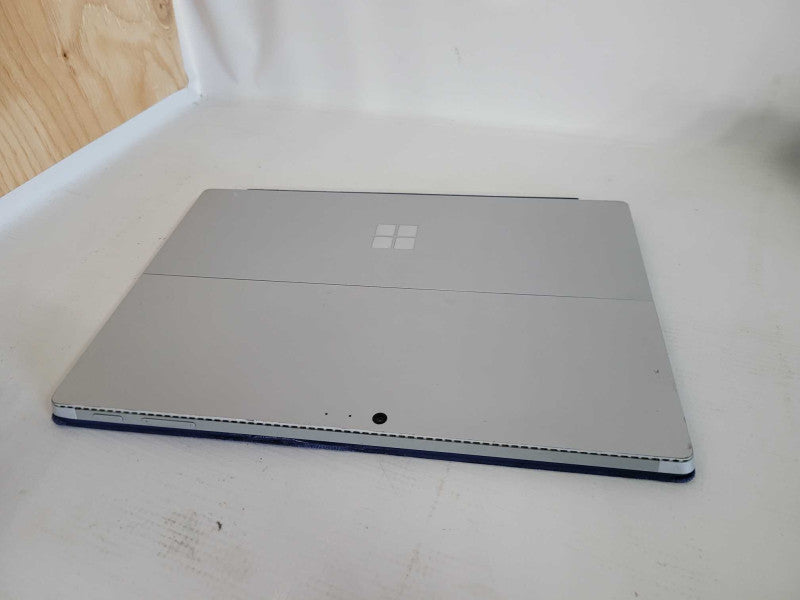 Microsoft Surface Pro 4 - i5-6300U 2.4GHz, 4GB RAM, 128GB SSD