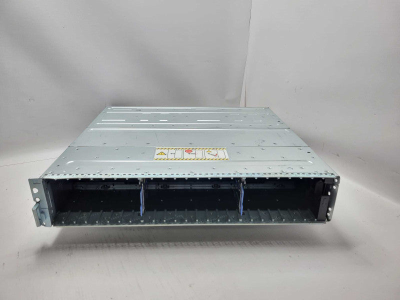 EMC BPE25 25x 2.5\\" HDD Bays storage array w/ 2x 110-223-000D-05, 2x PSU Read _