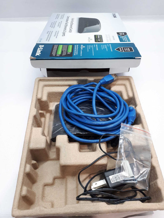 New D-Link DES-1005E 5-Port  Ethernet Switch 100 Mbps USB Powered &