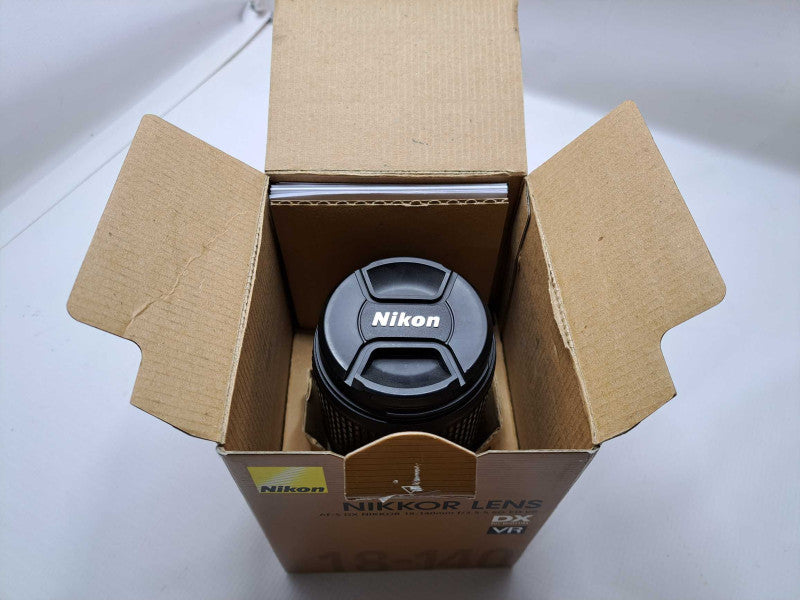 Nikon AF-S DX NIKKOR 18-140mm F/3.5-5.6G ED VR Lens *READ* )