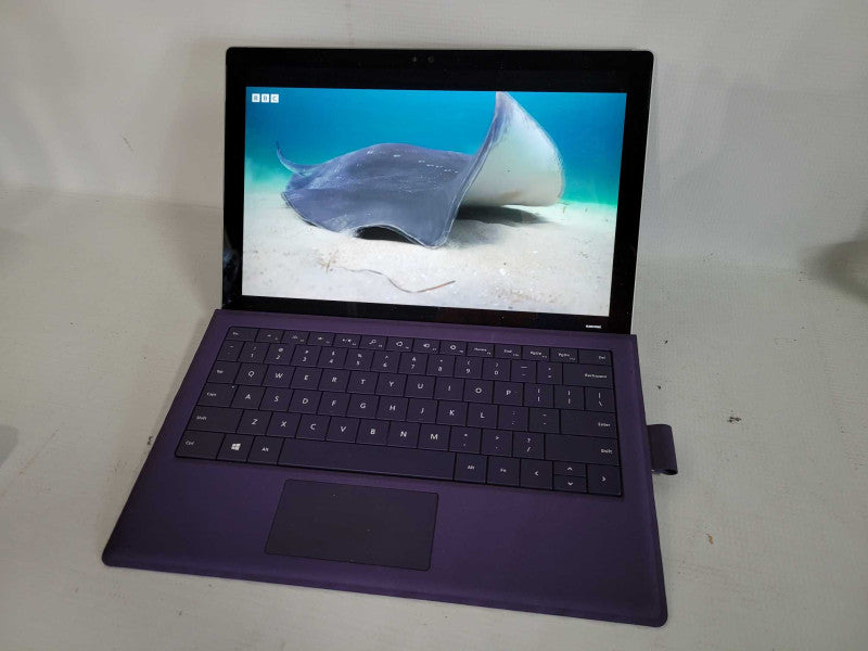 Microsoft Surface Pro 4 - i5-6300U 2.4GHz, 8GB RAM, 256GB SSD - READ