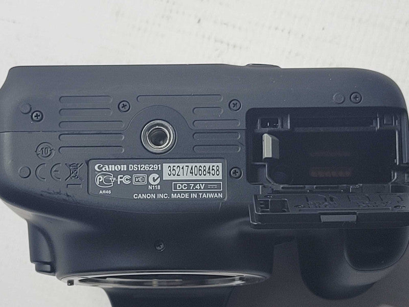 Canon EOS Rebel T3 Digital SLR Camera Body only, Read _