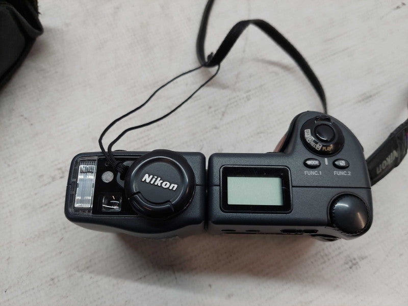 Nikon Coolpix E 990 3.34 Megapixels Digital Camera w/3x Zoom