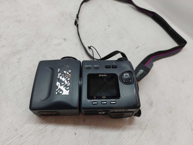 Nikon Coolpix E 990 3.34 Megapixels Digital Camera w/3x Zoom