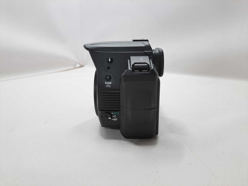 Pentax K-30 16.3 MP Digital SLR Camera - Black (Body only) )