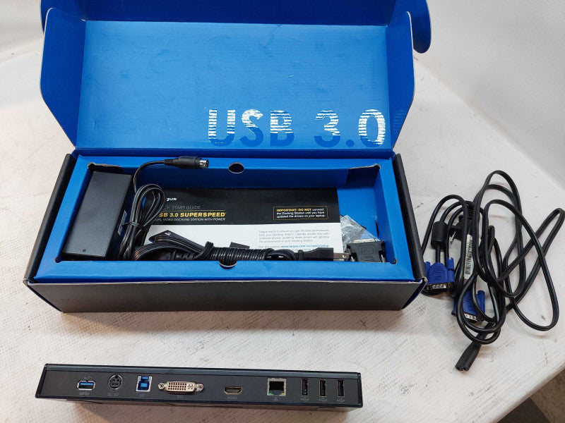 Targus Docking Station Model: ACP70CA  with cables, adaptors in box