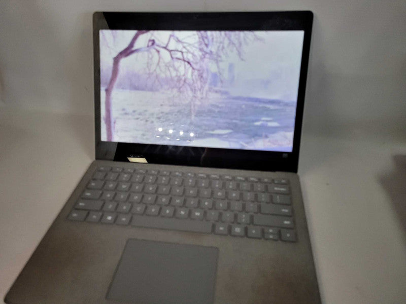 Microsoft Surface Laptop 2 - i5-8250 1.6GHz, 8GB RAM, 128GB SSD