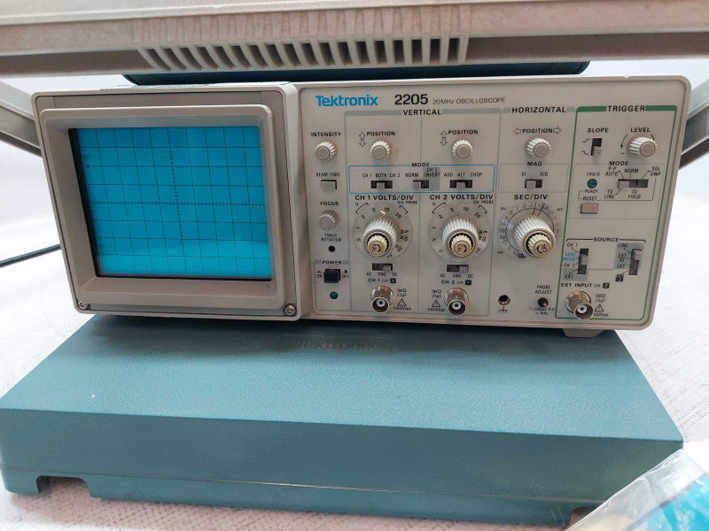 Tektronix 2205 20Mhz Oscilloscope
