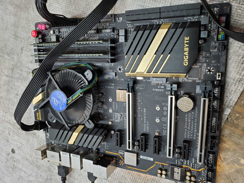 Gigabyte GA-Z170x-UD5 Motherboard with Intel i7-6700 @ 3.40 GHZ 16GB DDR4