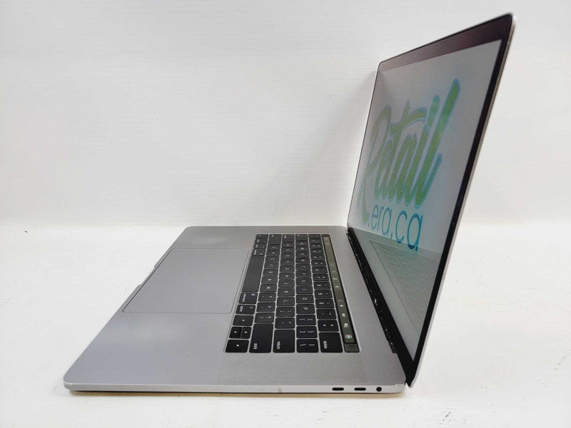 Apple Macbook 2017 15\\" Core i7-7820HQ @ 2.9GHz 16GB DDR3 500GB SSD Radeon 560 4GB (