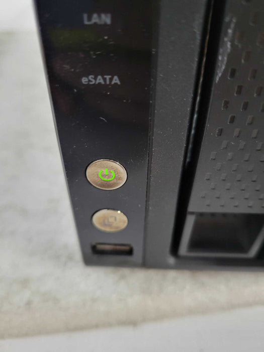 QNAP T2-219P+ Bay NAS with 2x 3.5\\" HDD Caddies !
