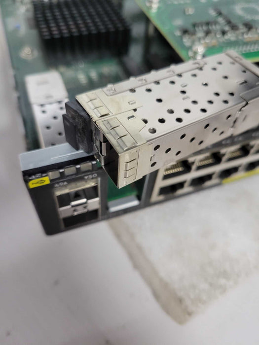 Aruba JL262A 2930F 48G PoE+ 4SFP+ Switch 1Gb/s port READ !