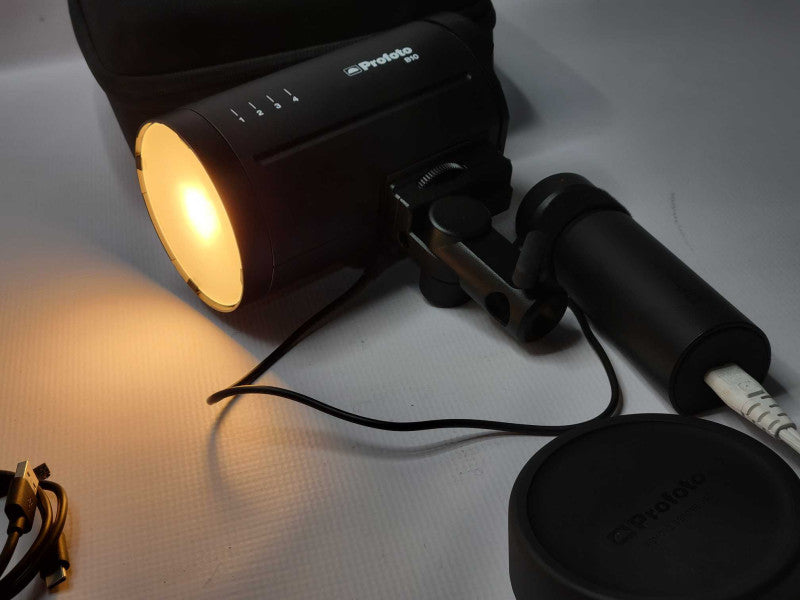 Profoto B10  AirTTL Flash Head light with Case, Read _