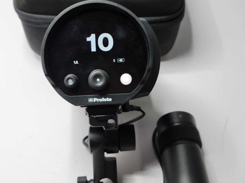 Profoto B10  AirTTL Flash Head light with Case, Read _