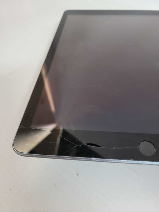 Apple iPad 7th Gen 32GB (A2197) - READ