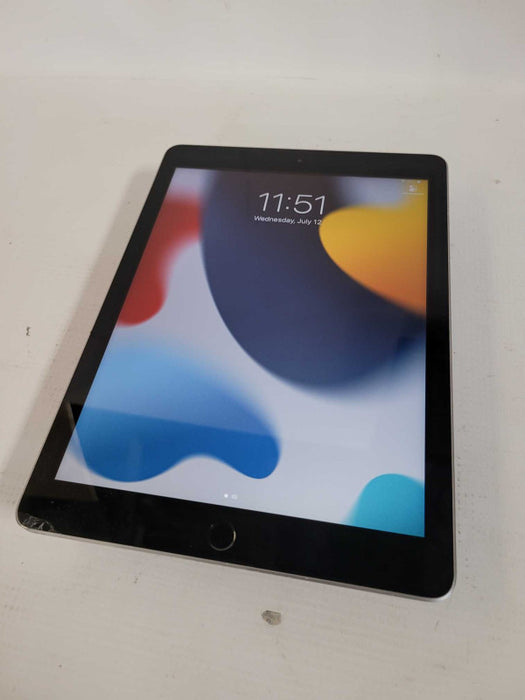 Apple iPad 6th Gen 32GB (A1893) - READ