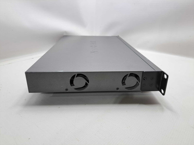 Netgear ProSafe GS752TXS 52-Port Gigabit Stackable Smart Switch )