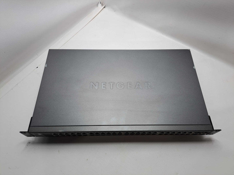 Netgear ProSafe GS752TXS 52-Port Gigabit Stackable Smart Switch )