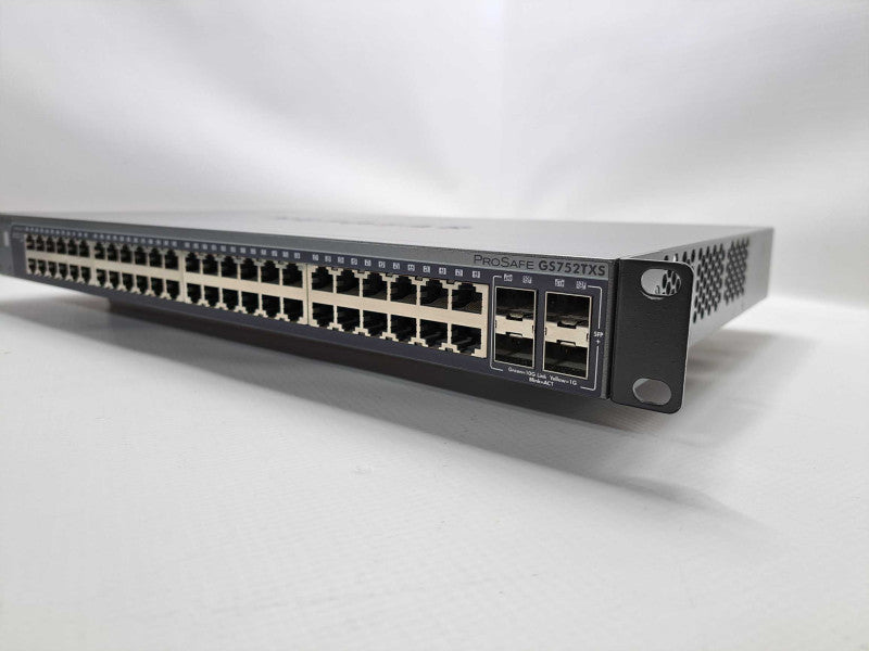 Netgear ProSafe GS752TXS 52-Port Gigabit Stackable Smart Switch )