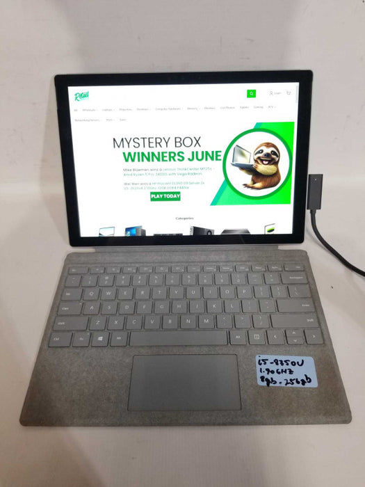 Surface Book 1796 i5-8350U @ 1.90ghz / 8gb ram / 256gb ssd / READ #