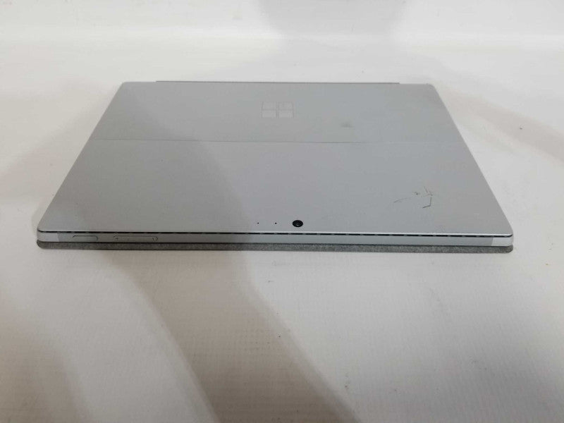 Surface Book 1796 i5-8350U @ 1.90ghz / 8gb ram / 256gb ssd / READ #