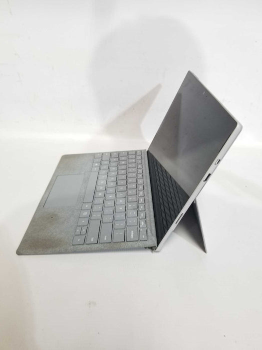 Surface Book 1796 i5-8350U @ 1.90ghz / 8gb ram / 256gb ssd / READ #