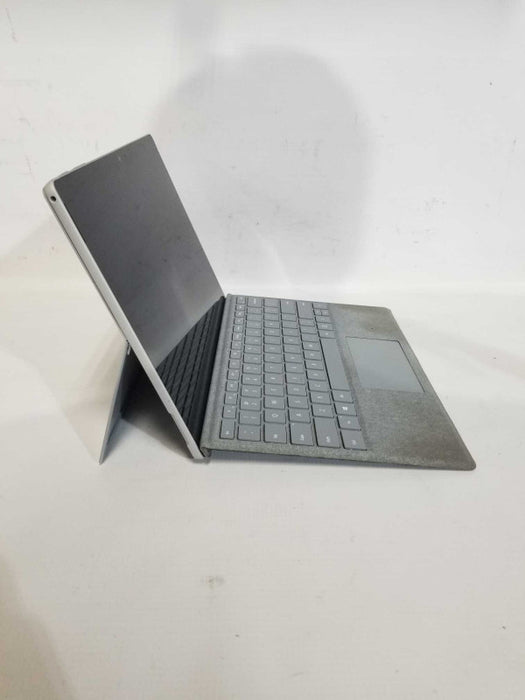 Surface Book 1796 i5-8350U @ 1.90ghz / 8gb ram / 256gb ssd / READ #