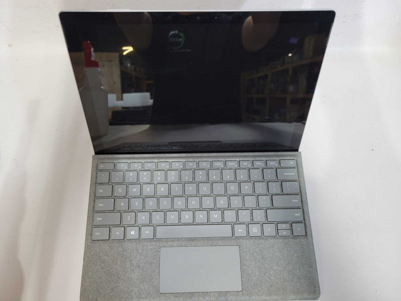 Microsoft Surface Pro - i5-7300U 2.6GHz, 8GB RAM, 256GB SSD !
