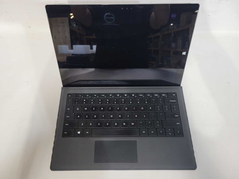 Microsoft Surface Pro 3 w/ detachable Keyboard i5-4300U, 4GB DDR3, 128GB SSD !