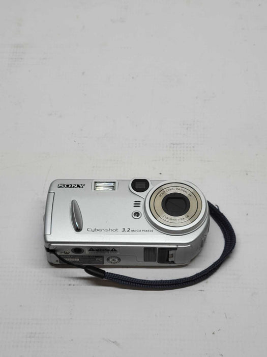 Sony Cyber-Shot DSC-P72 3.2MP Digital Camera ~ Silver 256MB memory card