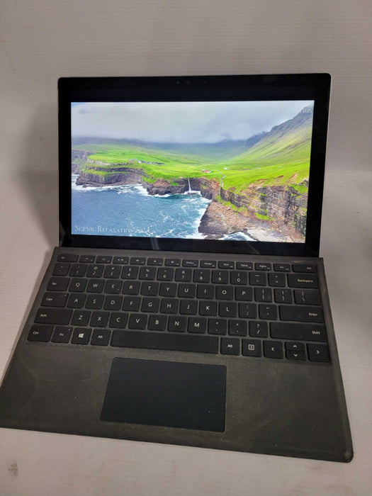 Microsoft Surface Pro 4 - i5-6300U, 8GB RAM, 256GB SSD - READ
