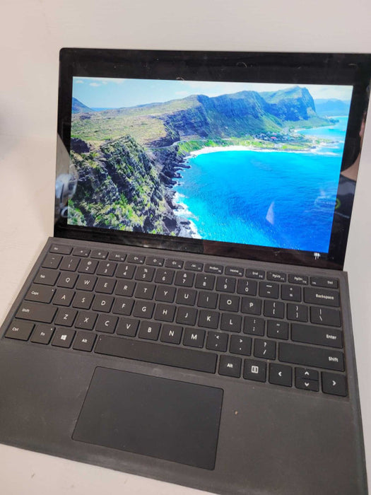 Microsoft Surface Pro 5 - i7-7600U, 8GB RAM, 256GB SSD - READ
