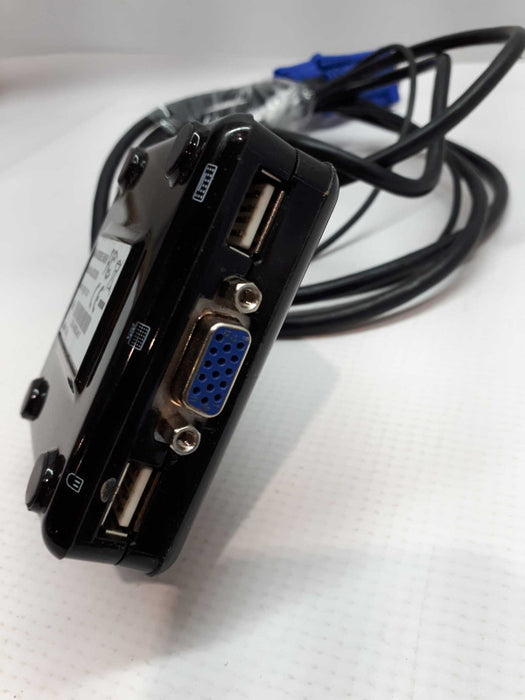 IOGEAR 2-Port Compact USB VGA KVM with Built-in Cable design GCS42UW6 - KVM &